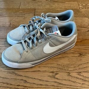 Men’s Nike tennies shoes